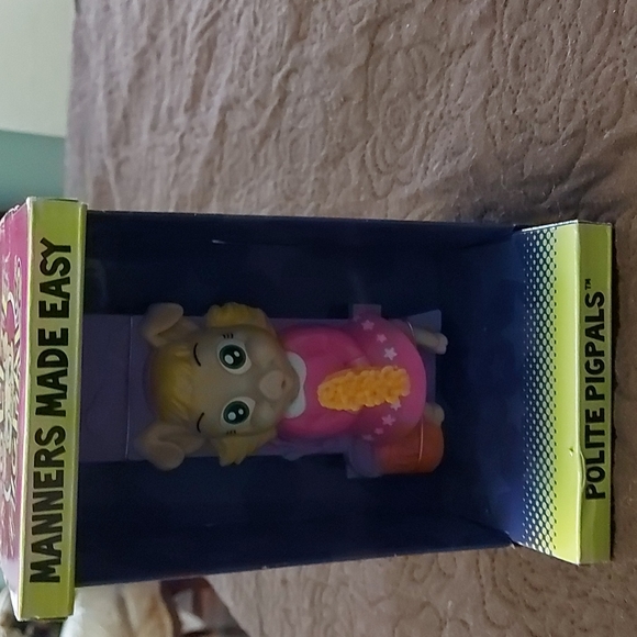 Polite pig pals - Picture 1 of 1